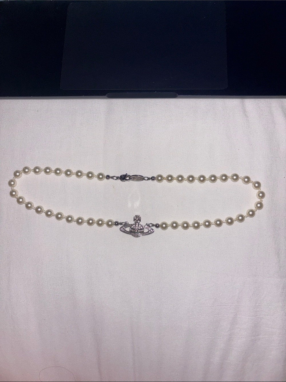 Mini Bas Relief Pearl Choker Vivienne Westwood